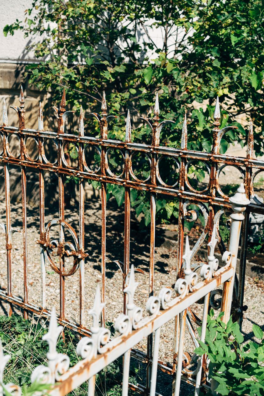 Aluminum vs. Wrought Iron Fencing: Pros, Cons, and Costs